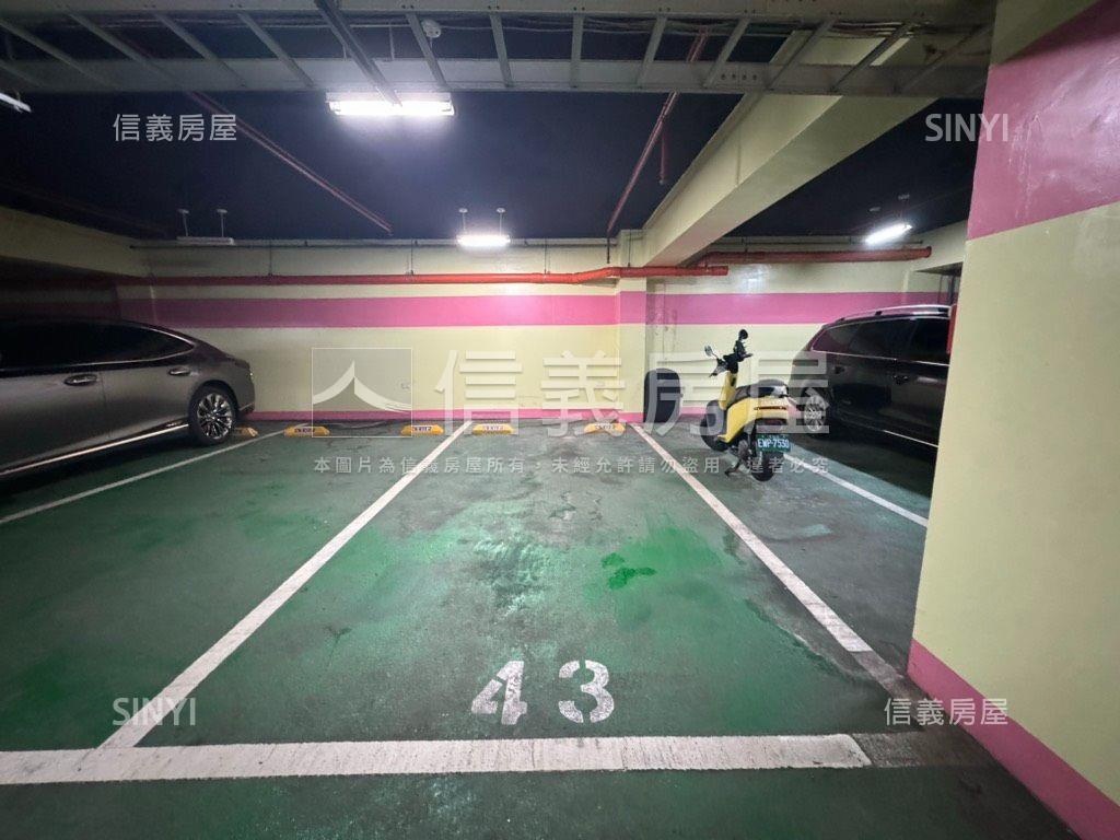 區公所捷運大三房坡平車位房屋室內格局與周邊環境