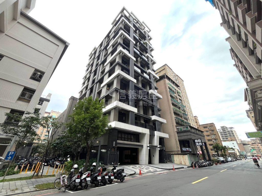 新峰光。臻藏兩房車位房屋室內格局與周邊環境