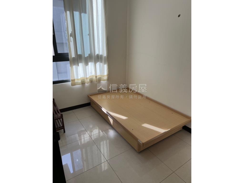 新峰光。臻藏兩房車位房屋室內格局與周邊環境