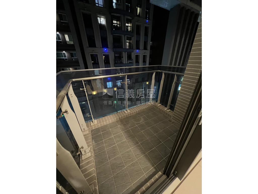 新峰光。臻藏兩房車位房屋室內格局與周邊環境