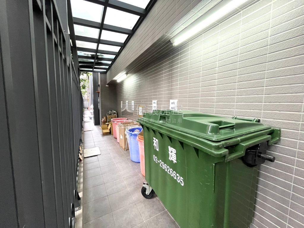 新峰光。臻藏兩房車位房屋室內格局與周邊環境