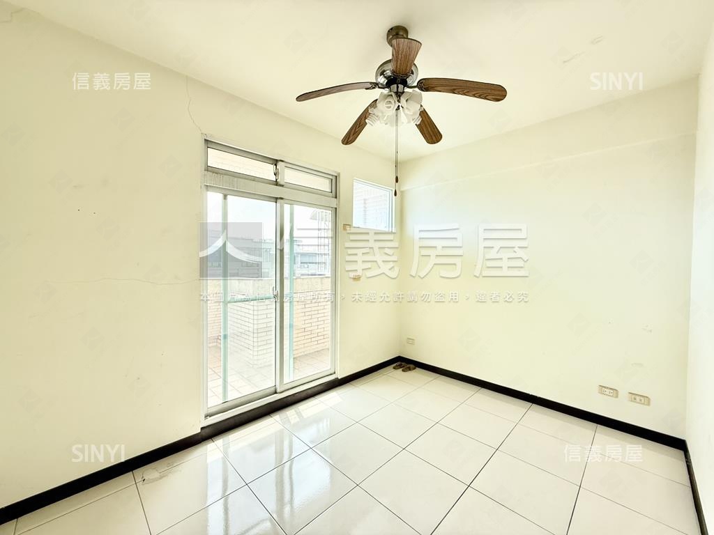 小港大地坪車庫透天房屋室內格局與周邊環境