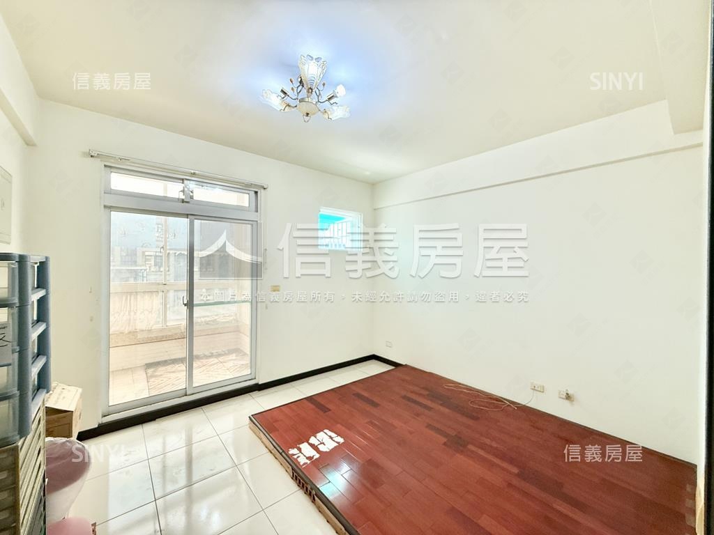 小港大地坪車庫透天房屋室內格局與周邊環境