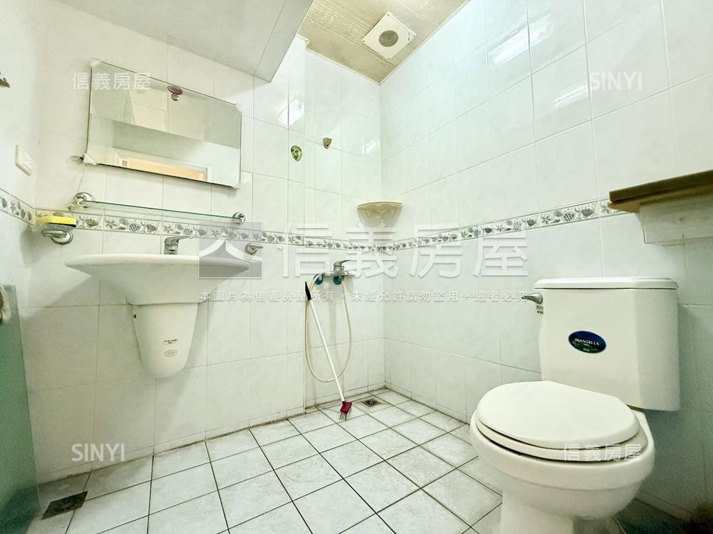 小港大地坪車庫透天房屋室內格局與周邊環境