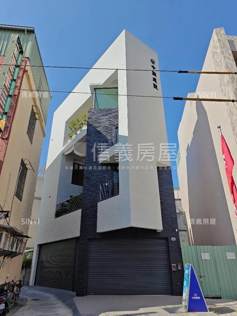 左營全新透天三車墅房屋室內格局與周邊環境