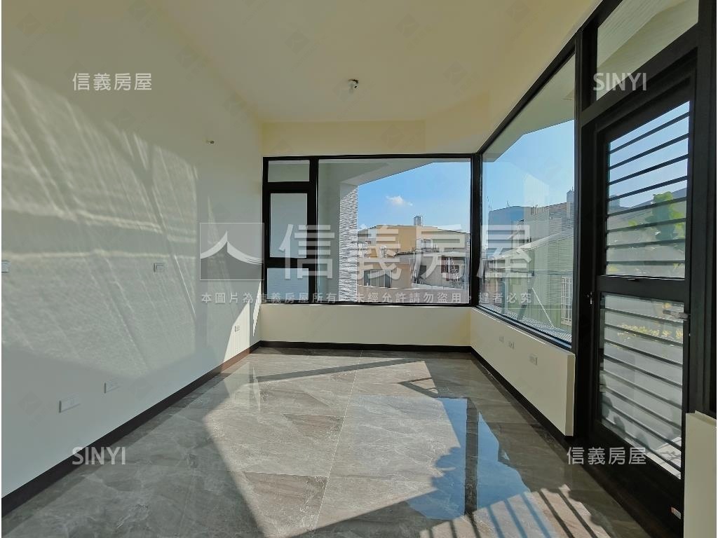 左營全新透天三車墅房屋室內格局與周邊環境