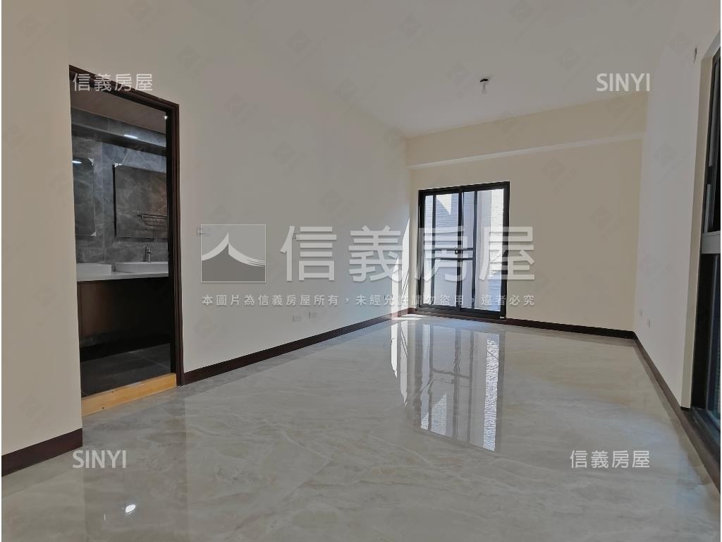 左營全新透天三車墅房屋室內格局與周邊環境