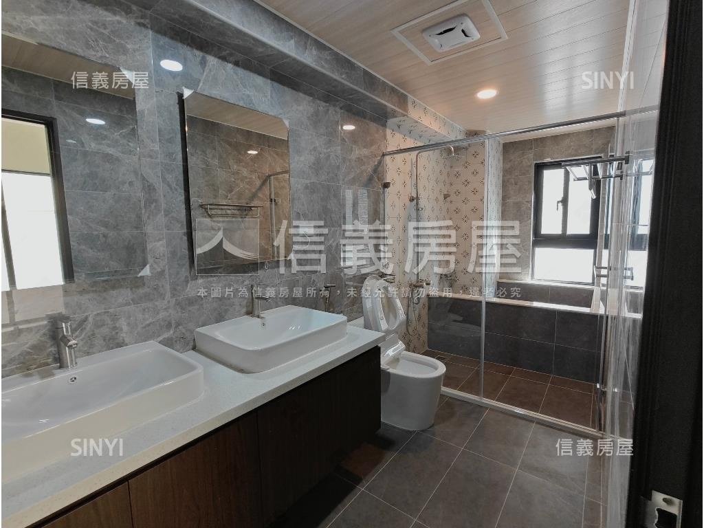 左營全新透天三車墅房屋室內格局與周邊環境