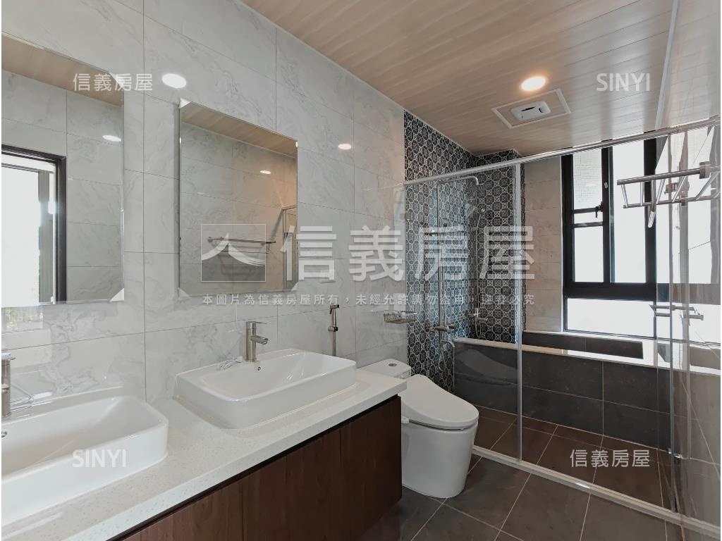 左營全新透天三車墅房屋室內格局與周邊環境