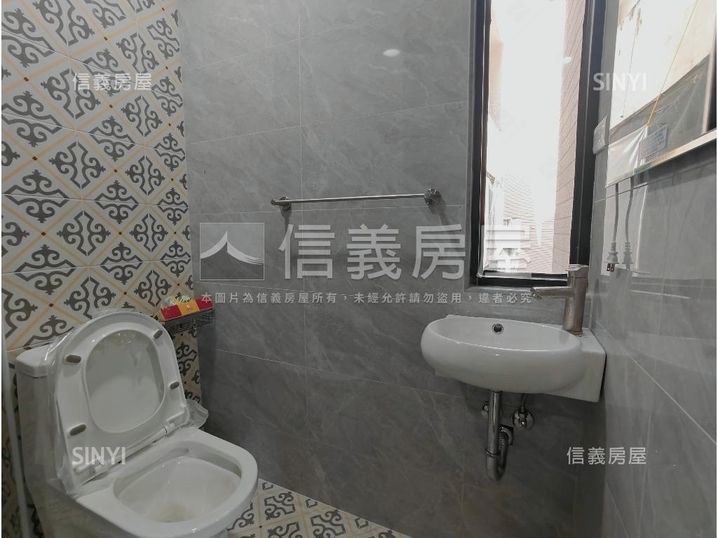 左營全新透天三車墅房屋室內格局與周邊環境