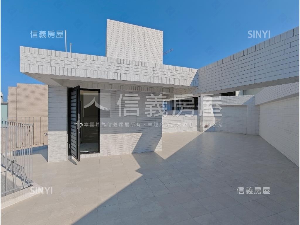 左營全新透天三車墅房屋室內格局與周邊環境