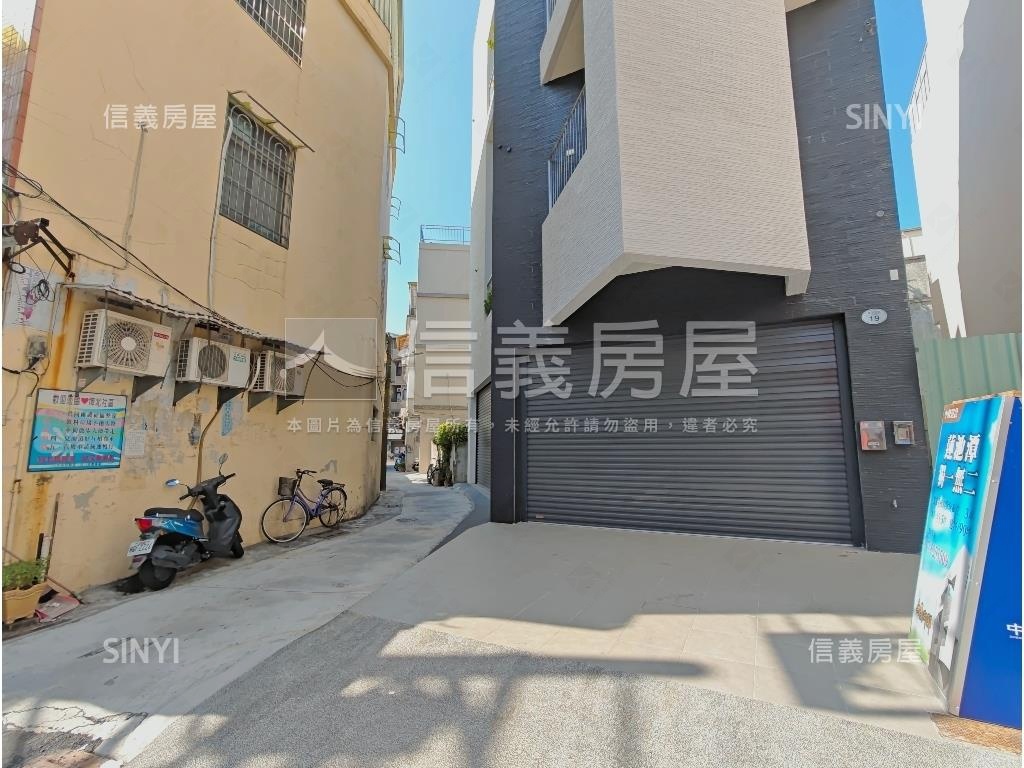 左營全新透天三車墅房屋室內格局與周邊環境