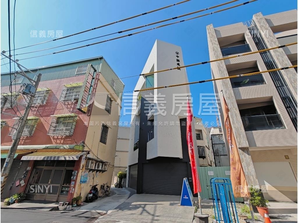 左營全新透天三車墅房屋室內格局與周邊環境