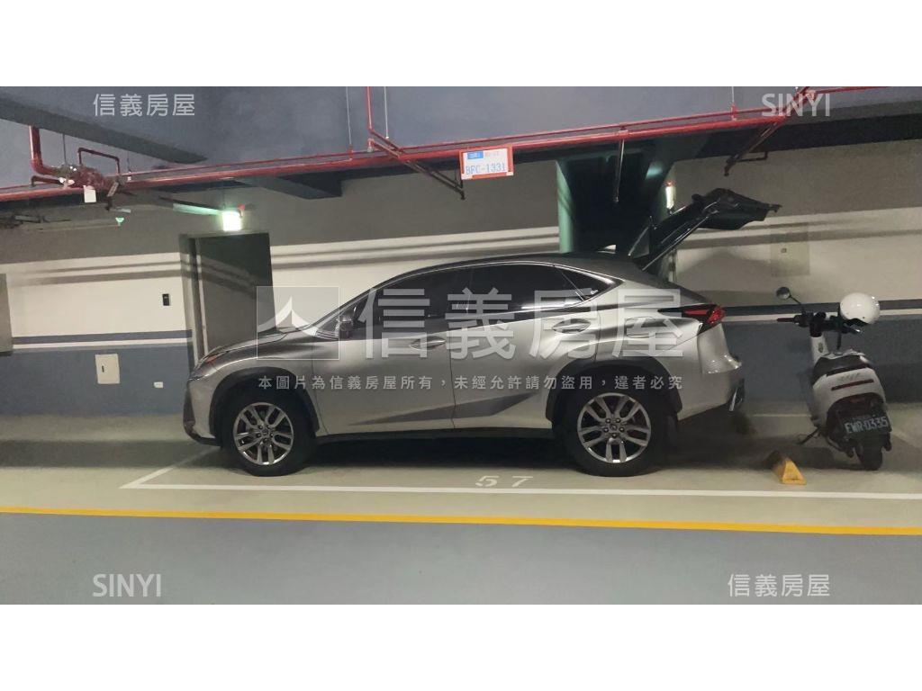 經國特區自遊人三房車位房屋室內格局與周邊環境