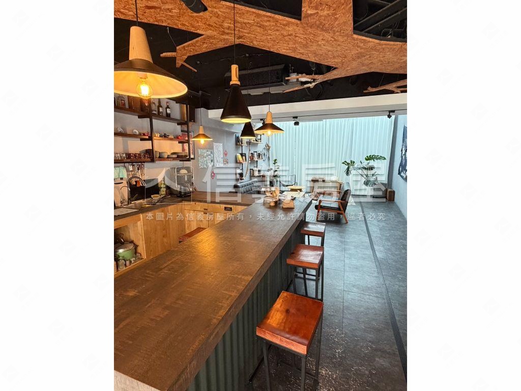 近火車站成大商圈角窗旅館房屋室內格局與周邊環境