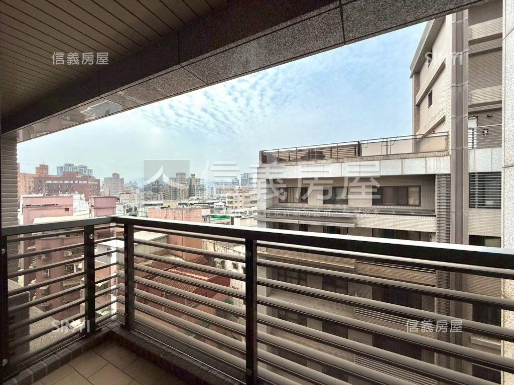一層一戶頂溪電梯３房車位房屋室內格局與周邊環境