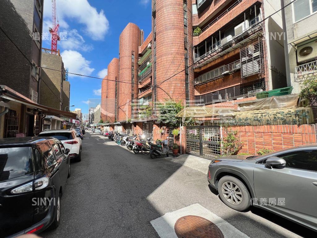 南京靜巷面寬住店辦一樓房屋室內格局與周邊環境