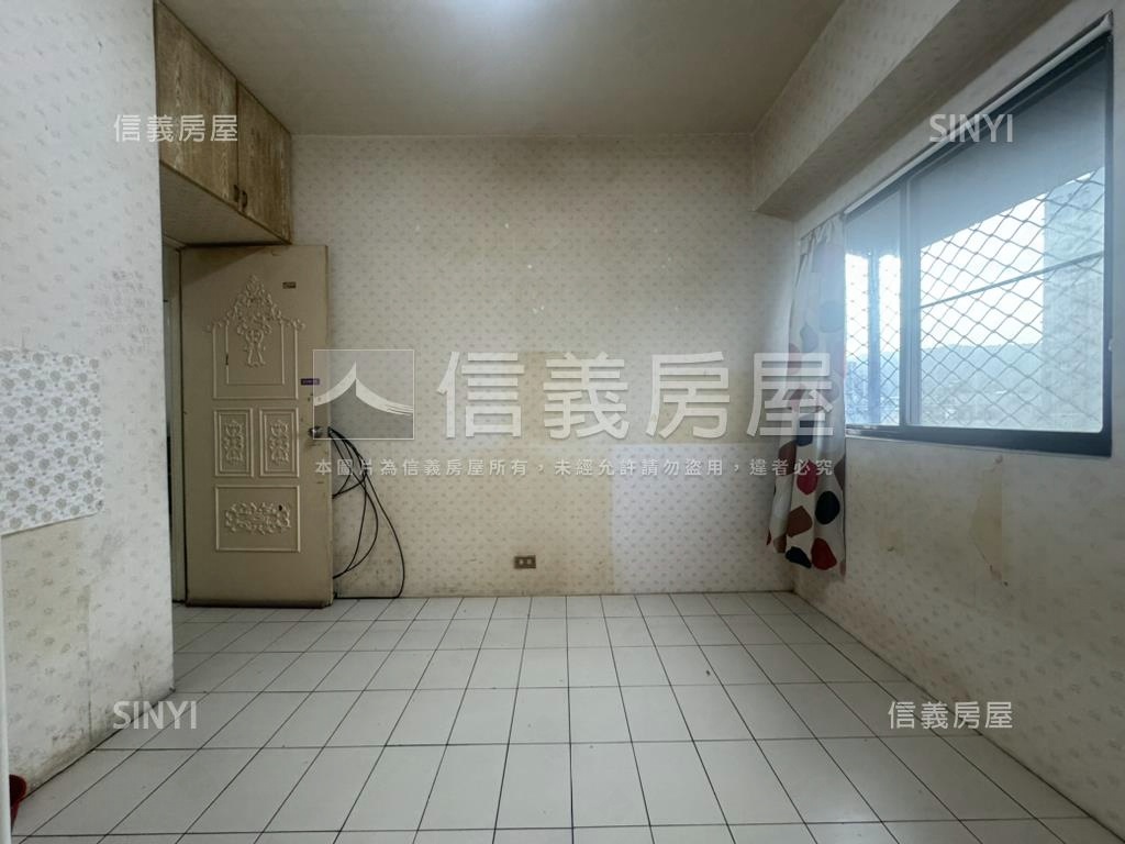 七賢二路前後陽台採光三房房屋室內格局與周邊環境