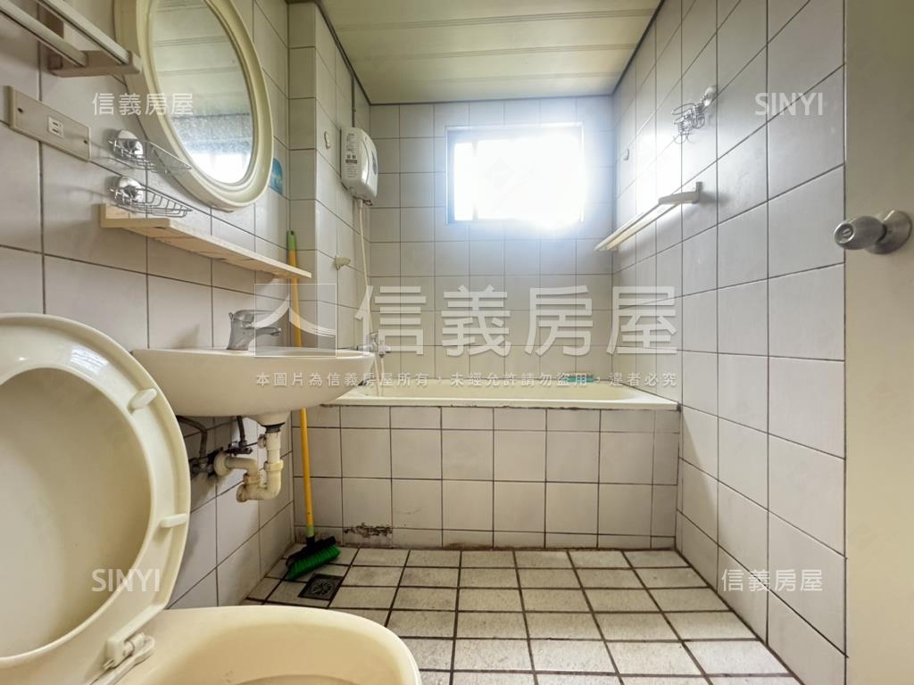 七賢二路前後陽台採光三房房屋室內格局與周邊環境