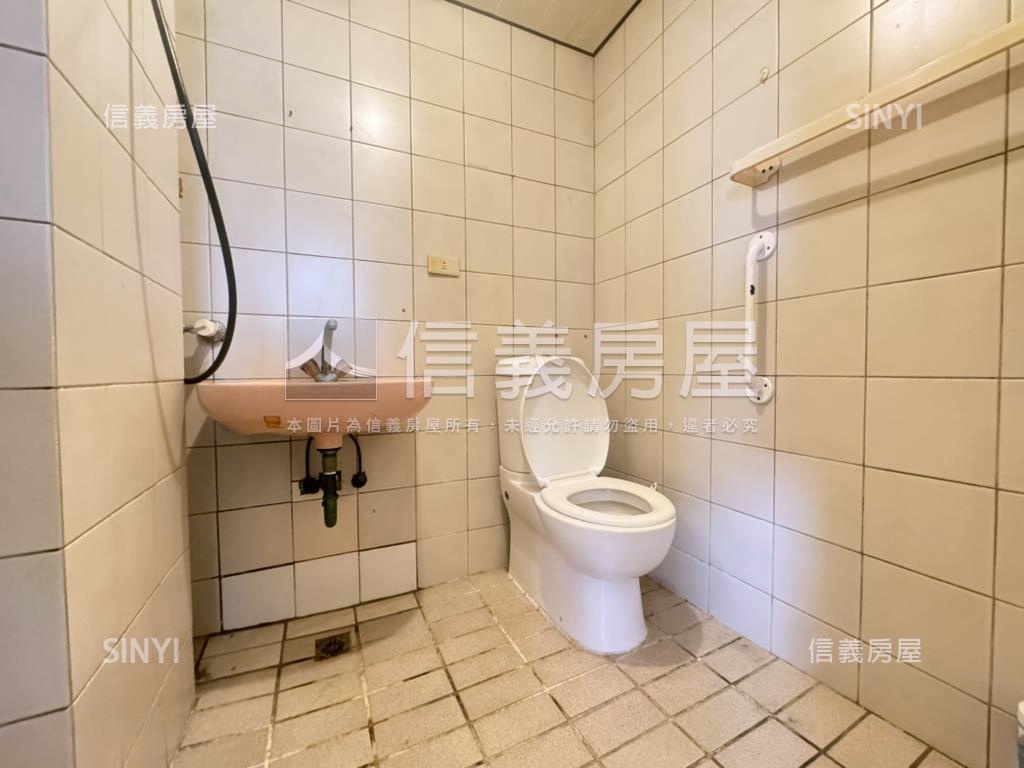 七賢二路前後陽台採光三房房屋室內格局與周邊環境