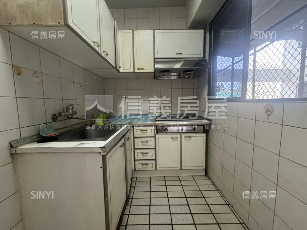 七賢二路前後陽台採光三房房屋室內格局與周邊環境