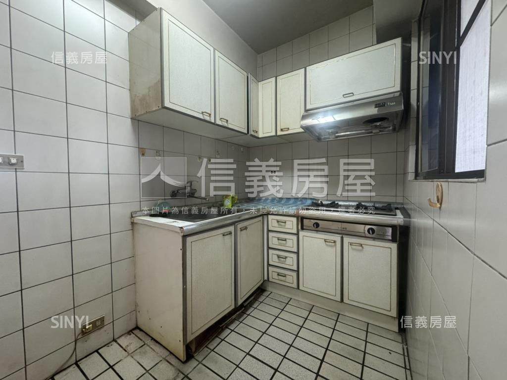 七賢二路前後陽台採光三房房屋室內格局與周邊環境