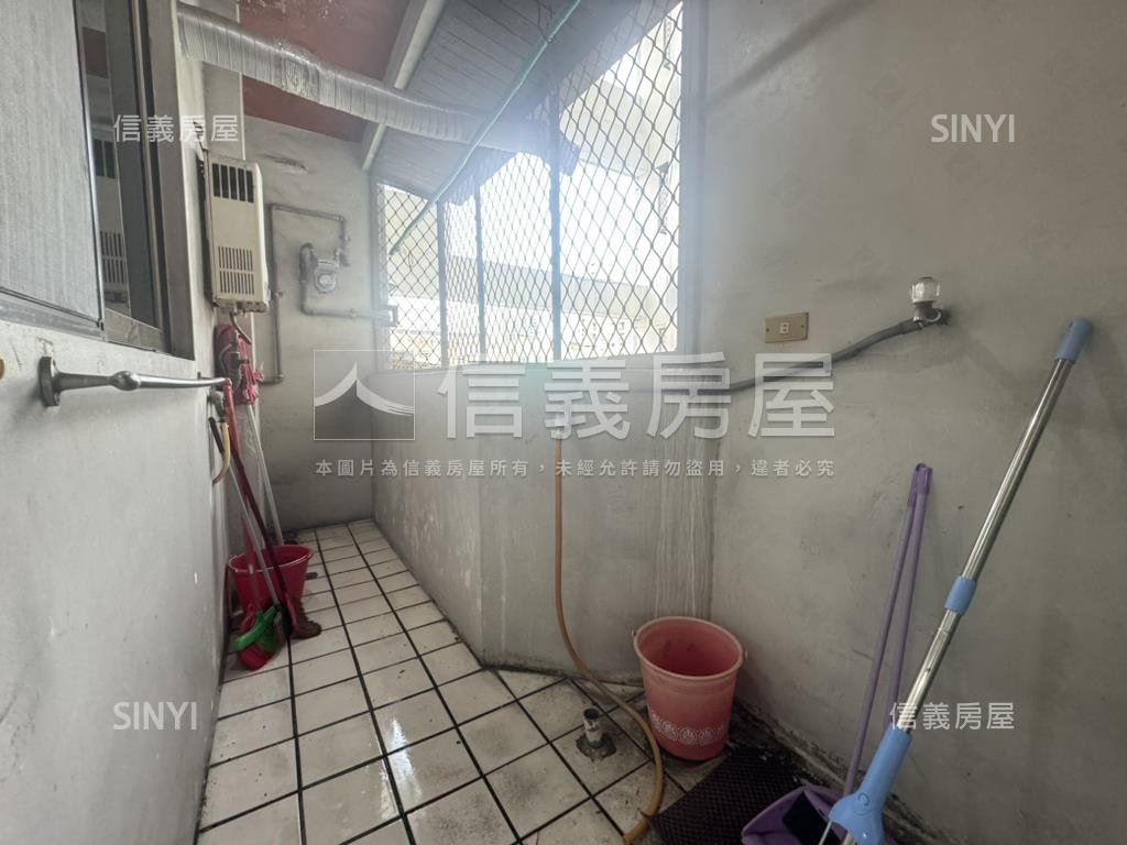 七賢二路前後陽台採光三房房屋室內格局與周邊環境