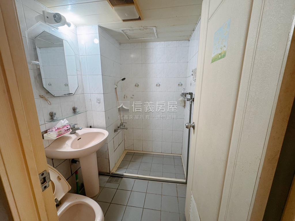 景美捷運高樓小資美套房屋室內格局與周邊環境