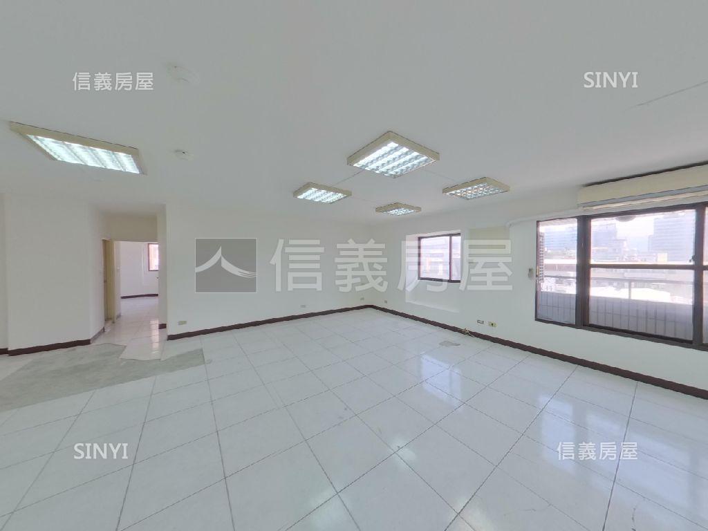 捷運南京三民３房帶車位房屋室內格局與周邊環境