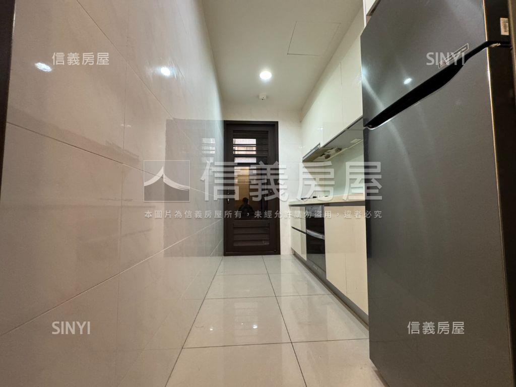 三房雙車位京王質感社區房屋室內格局與周邊環境