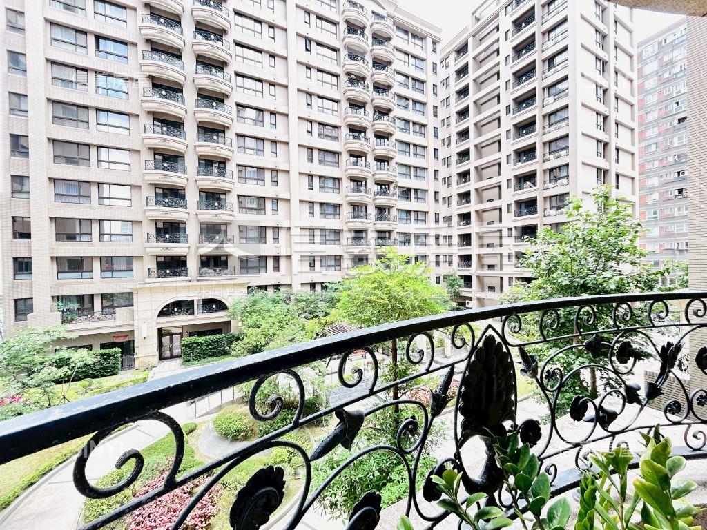 三房雙車位京王質感社區房屋室內格局與周邊環境