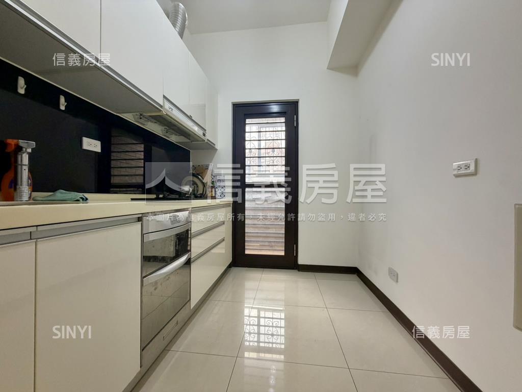 自由大道採光兩房平車房屋室內格局與周邊環境