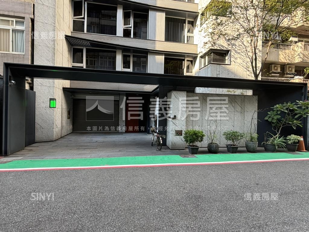 敦化南路深白車位房屋室內格局與周邊環境