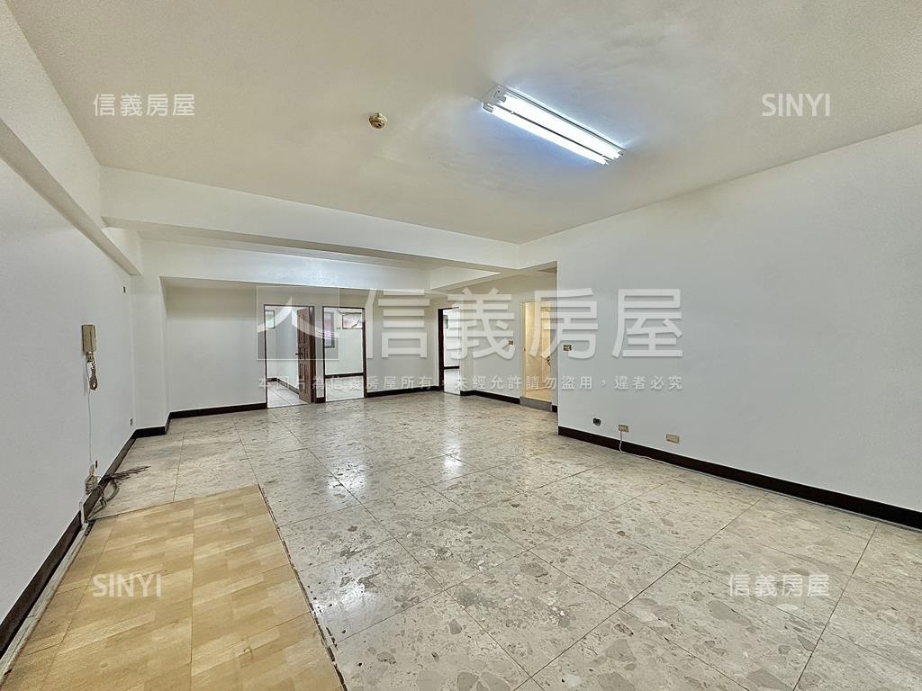 西區文商店面公園第一排房屋室內格局與周邊環境