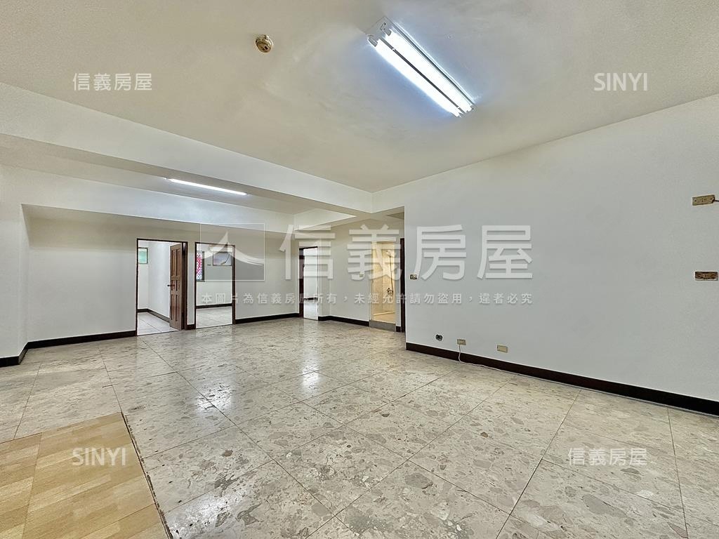 西區文商店面公園第一排房屋室內格局與周邊環境