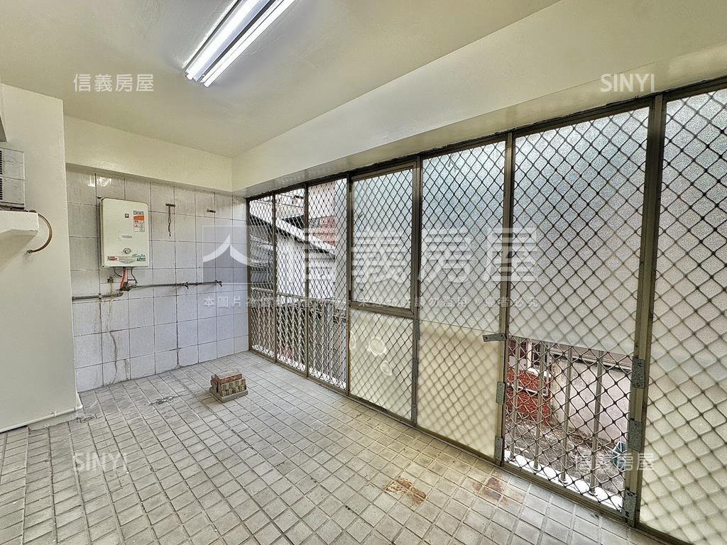 西區文商店面公園第一排房屋室內格局與周邊環境