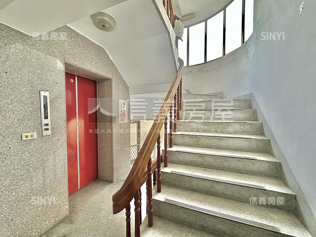 西區文商店面公園第一排房屋室內格局與周邊環境