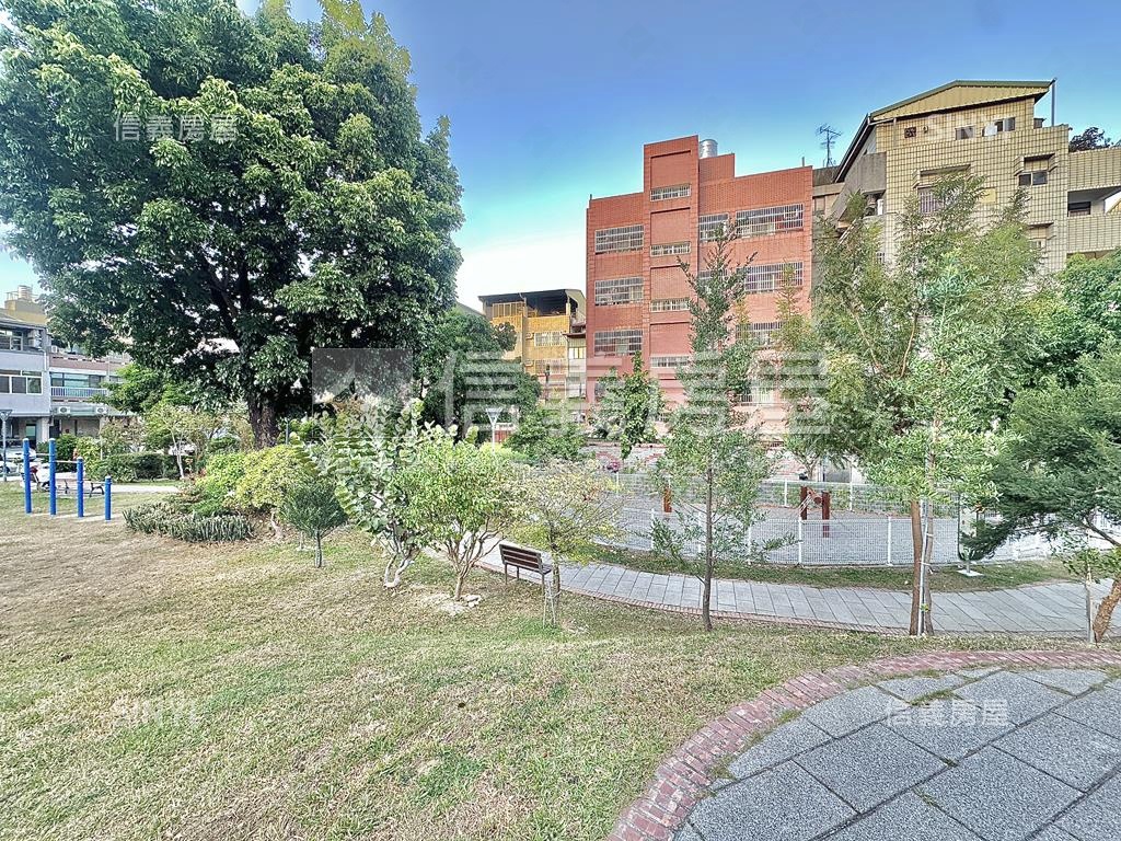 西區文商店面公園第一排房屋室內格局與周邊環境