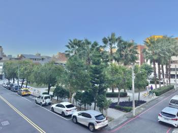 西區文商店面公園第一排