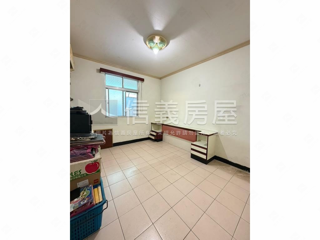 邊間三面採光四房美寓房屋室內格局與周邊環境