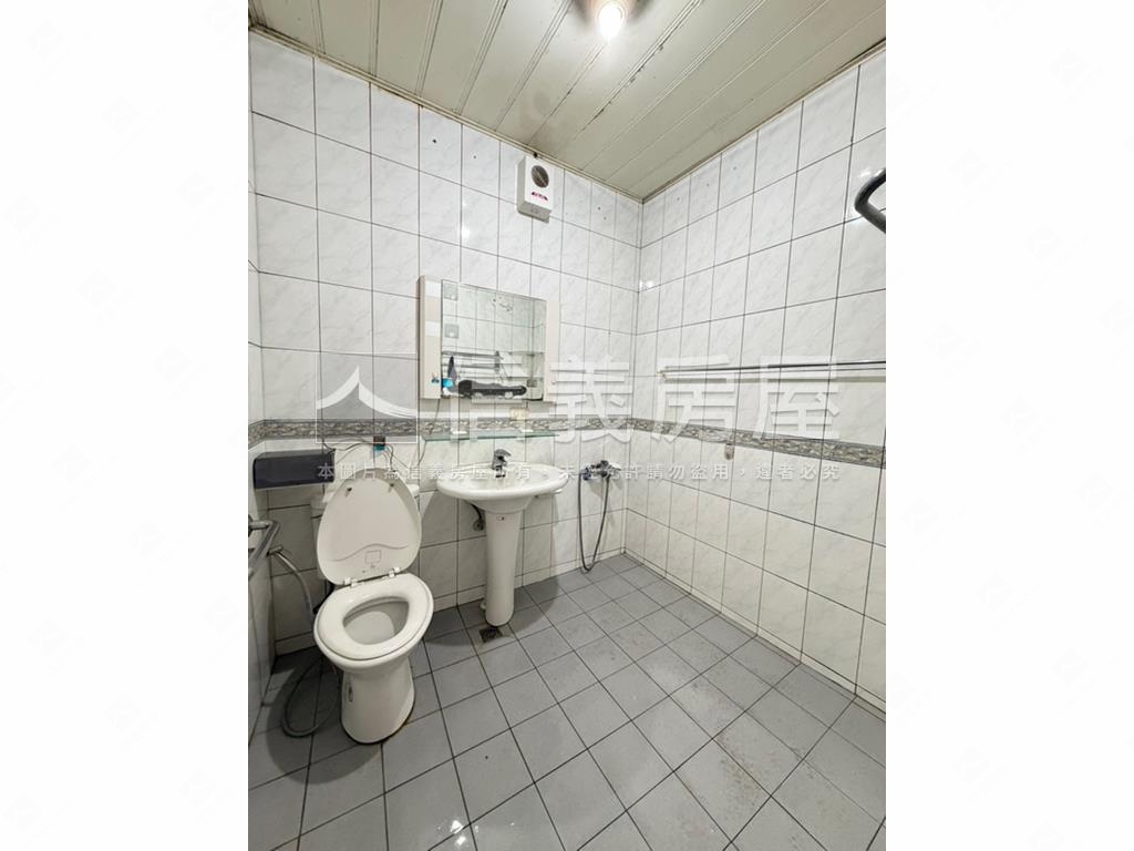 邊間三面採光四房美寓房屋室內格局與周邊環境