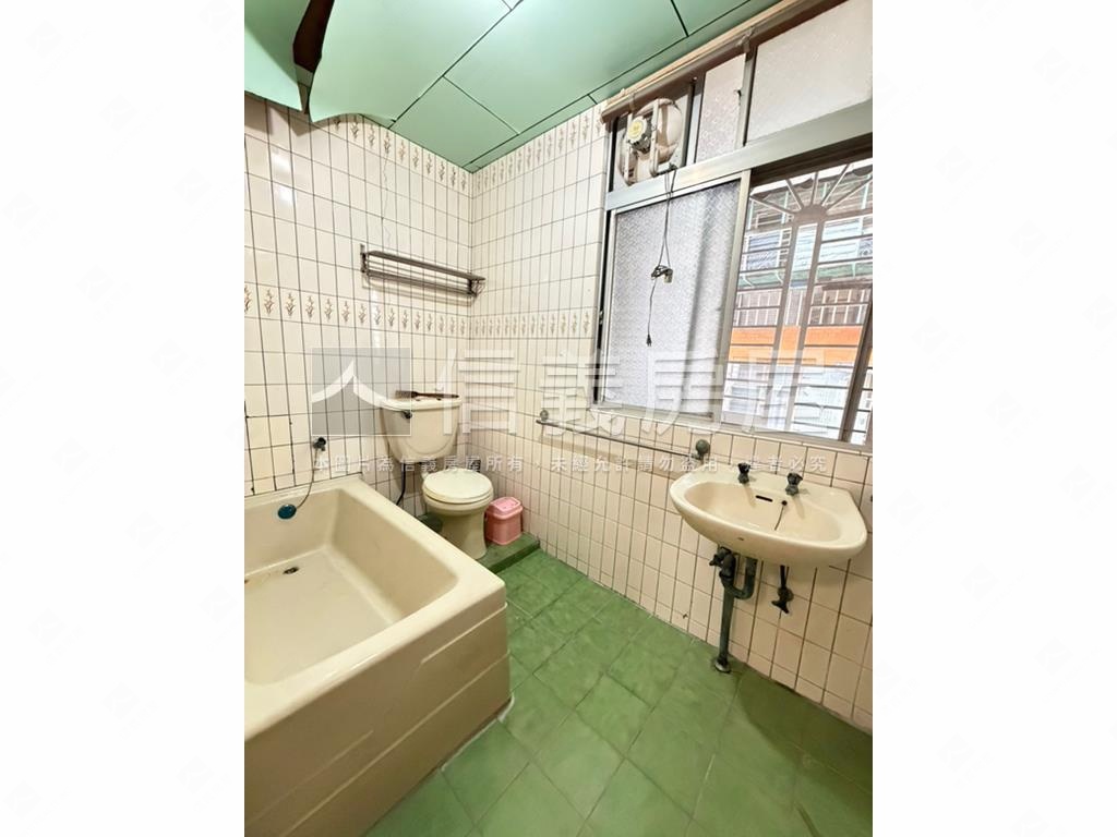 邊間三面採光四房美寓房屋室內格局與周邊環境