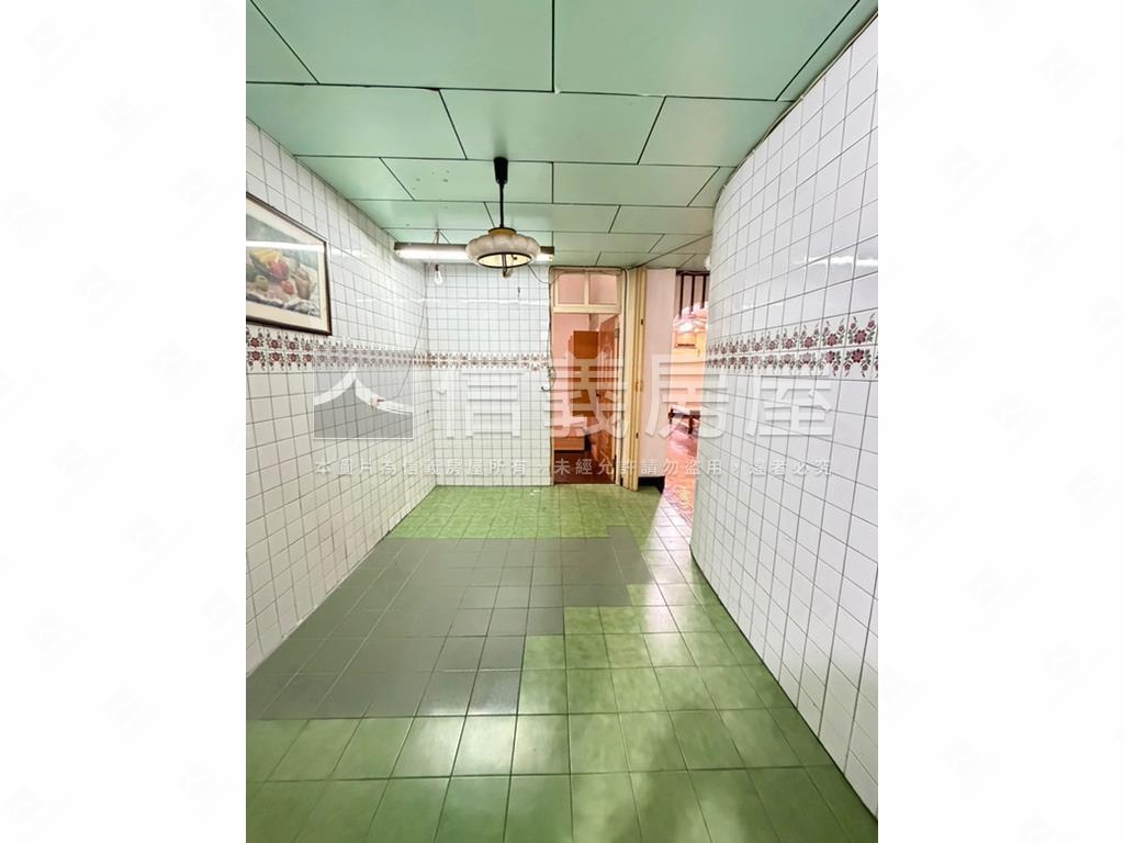 邊間三面採光四房美寓房屋室內格局與周邊環境