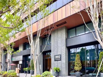 全新高醫採光景觀三房車位