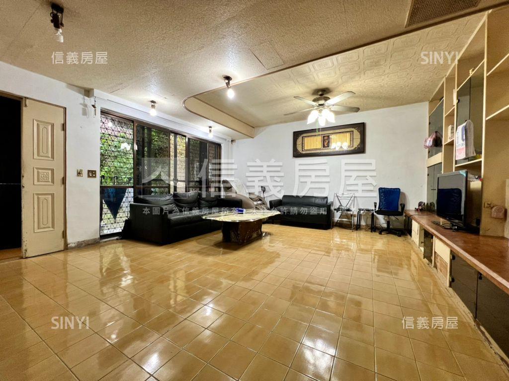 車庫庭園邊間美墅｜免上山房屋室內格局與周邊環境