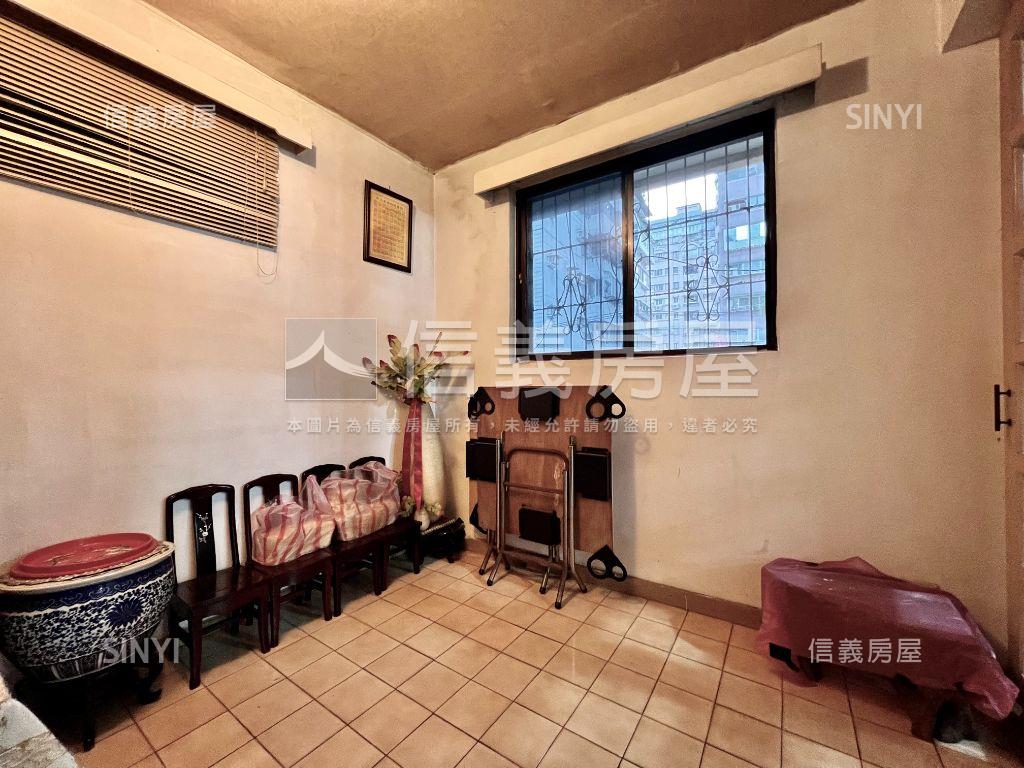 車庫庭園邊間美墅｜免上山房屋室內格局與周邊環境