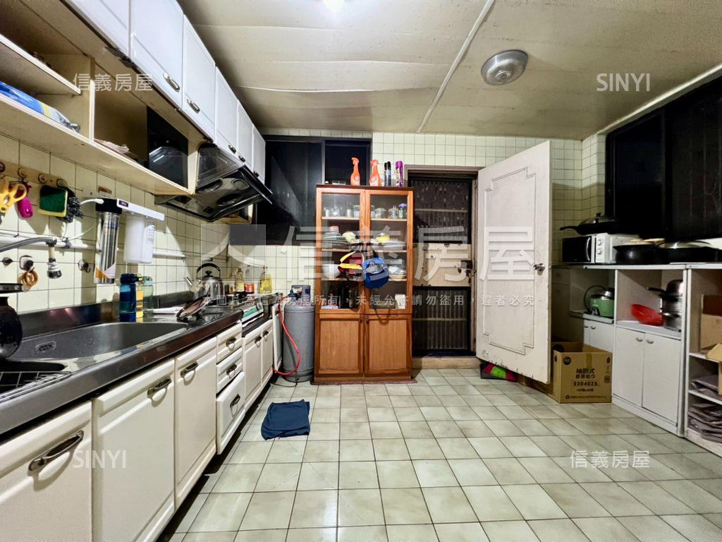 車庫庭園邊間美墅｜免上山房屋室內格局與周邊環境