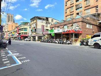 全聯對面金店面