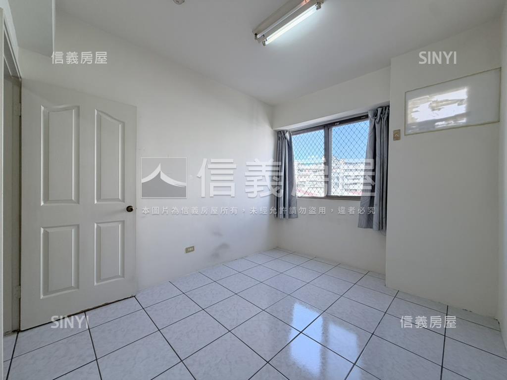 超Ａ近捷運三房車位房屋室內格局與周邊環境