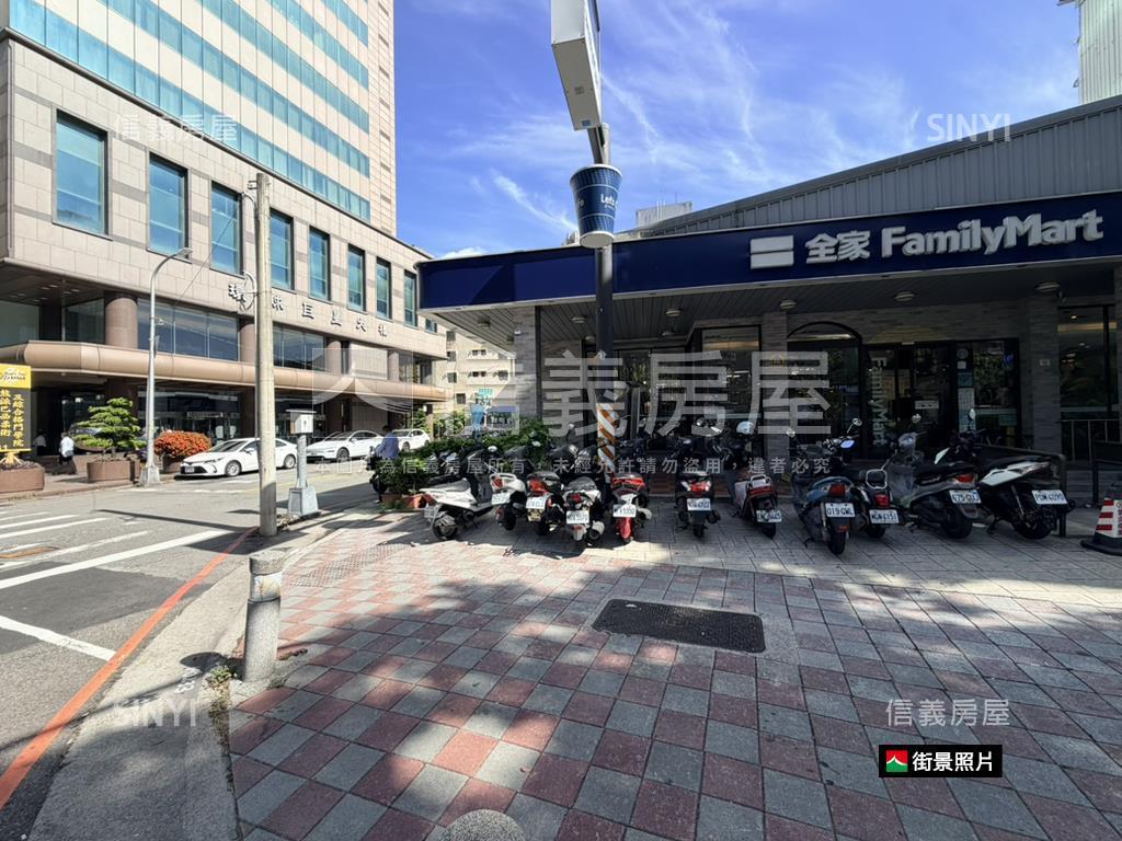 超Ａ近捷運三房車位房屋室內格局與周邊環境
